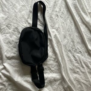 Black fanny pack